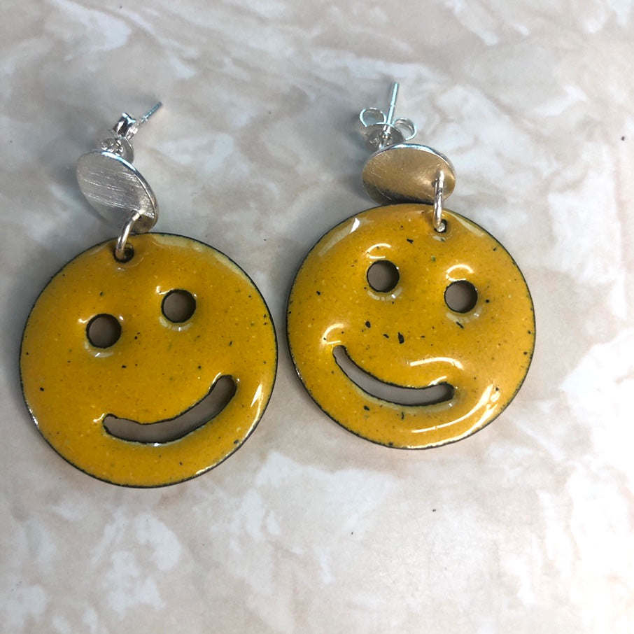 Smiley shop face stud